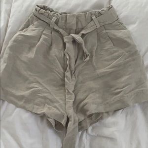 H&M beige high waisted shorts